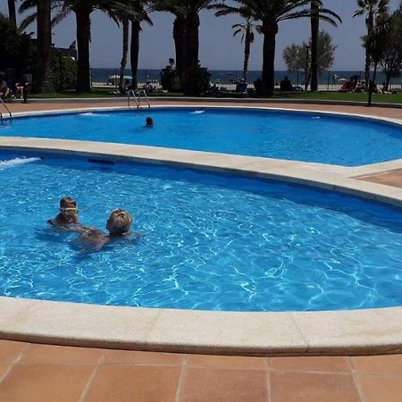 רוזס Appartement Premiere Ligne De Mer Avec Piscine מראה חיצוני תמונה