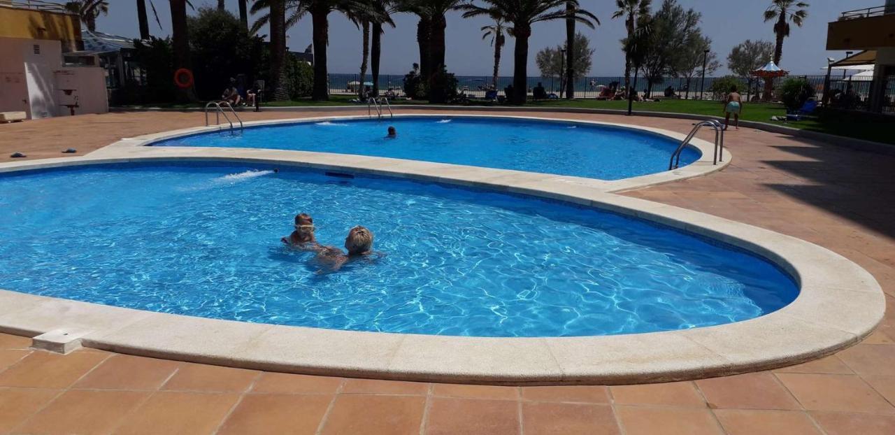 רוזס Appartement Premiere Ligne De Mer Avec Piscine מראה חיצוני תמונה
