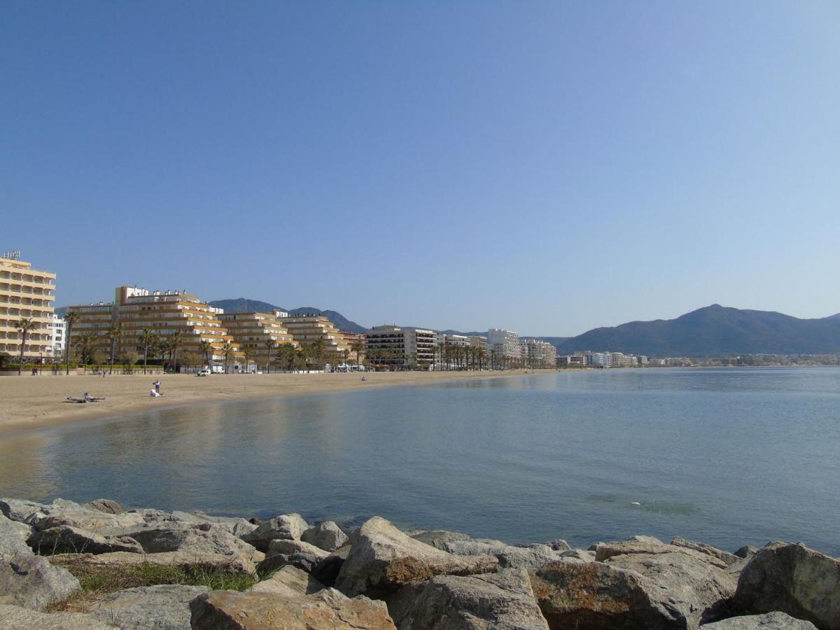רוזס Appartement Premiere Ligne De Mer Avec Piscine מראה חיצוני תמונה