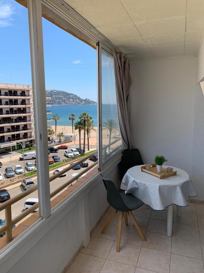 רוזס Appartement Premiere Ligne De Mer Avec Piscine מראה חיצוני תמונה