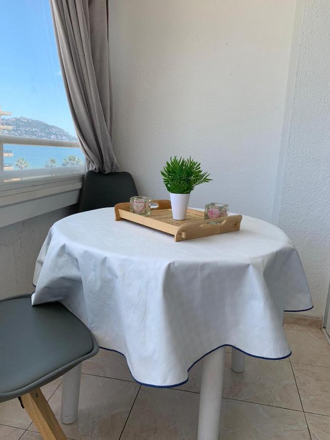 רוזס Appartement Premiere Ligne De Mer Avec Piscine מראה חיצוני תמונה