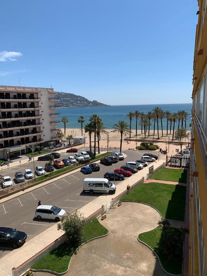 רוזס Appartement Premiere Ligne De Mer Avec Piscine מראה חיצוני תמונה