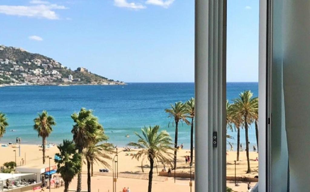 רוזס Appartement Premiere Ligne De Mer Avec Piscine מראה חיצוני תמונה