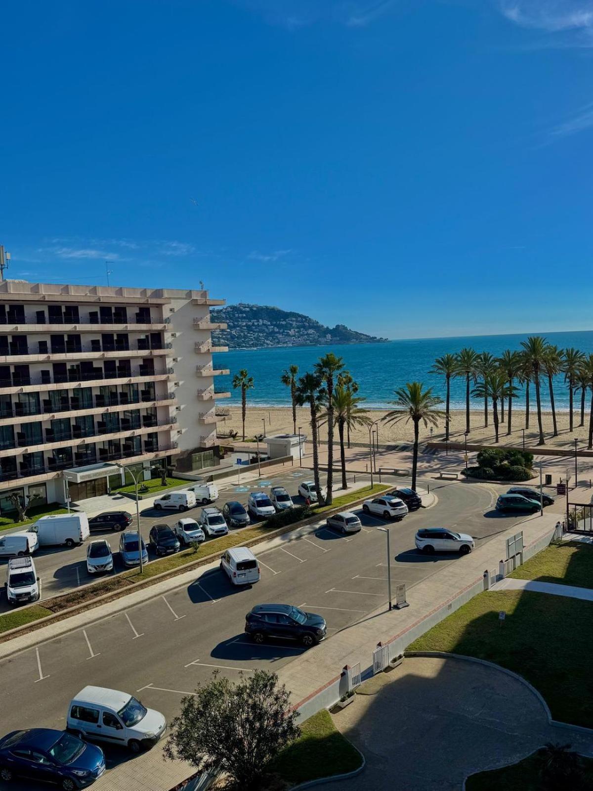 רוזס Appartement Premiere Ligne De Mer Avec Piscine מראה חיצוני תמונה