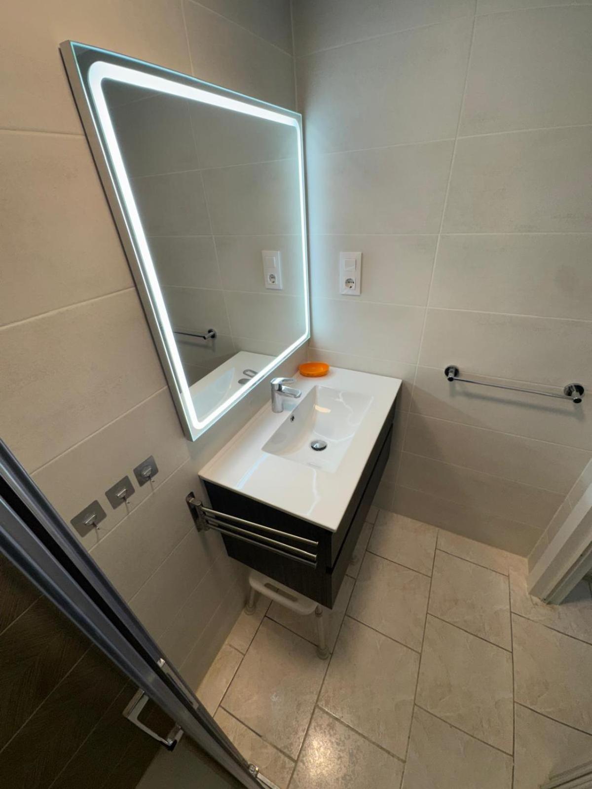 רוזס Appartement Premiere Ligne De Mer Avec Piscine מראה חיצוני תמונה